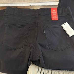 Black pull on Levi’s Jeans NWT 12